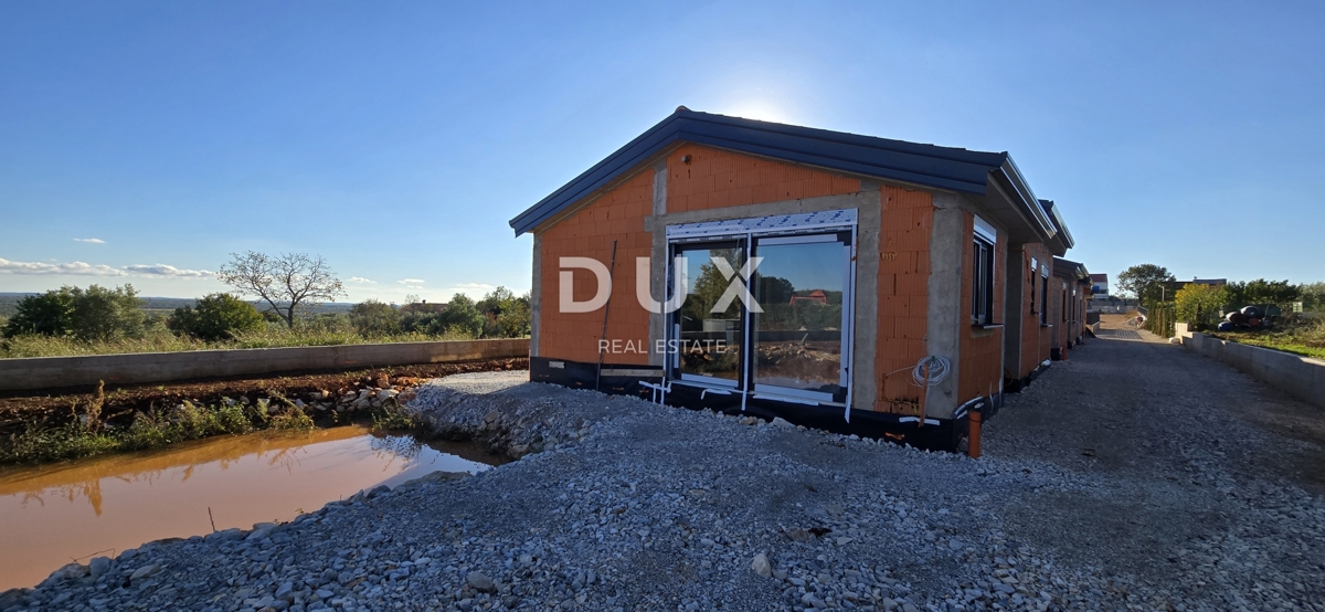 ISTRIA, KAŠTELIR - Tre case a un piano con piscina, nuova costruzione