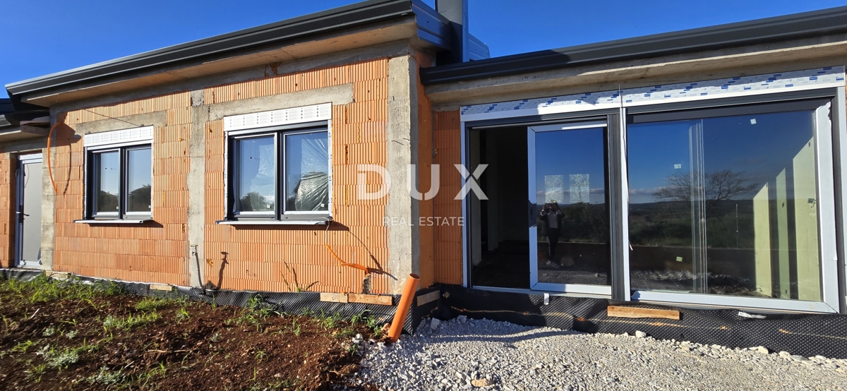 ISTRIA, KAŠTELIR - Tre case a un piano con piscina, nuova costruzione