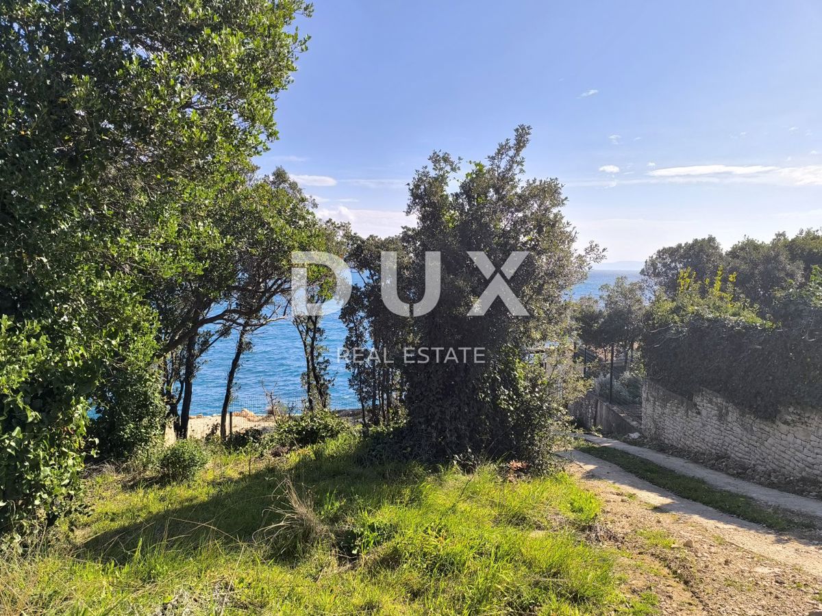 ISTRIA, PERUŠKI - Terreno 2a fila al mare con roulotte, solare, acqua, fossa settica