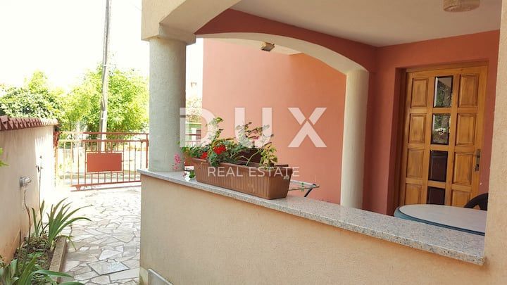 ISTRIA, PREMANTURA - Appartamento duplex 64 m2, 2 camere da letto, 2 bagni, giardino e parcheggio - VICINO ALLA SPIAGGIA!!