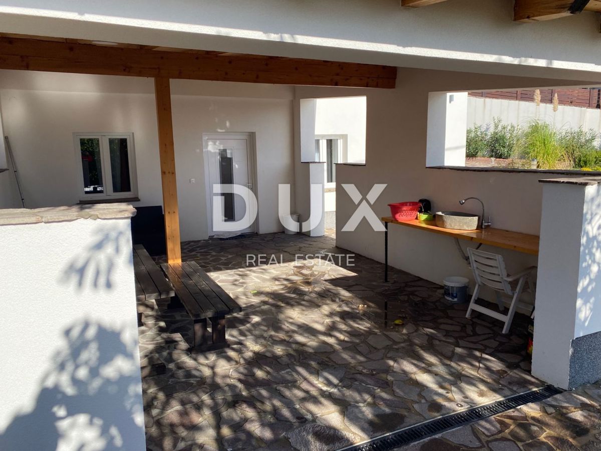 RIJEKA, KRIMEA - 2 case indipendenti con vista mare + 2 annessi + giardino! OPPORTUNITÀ!