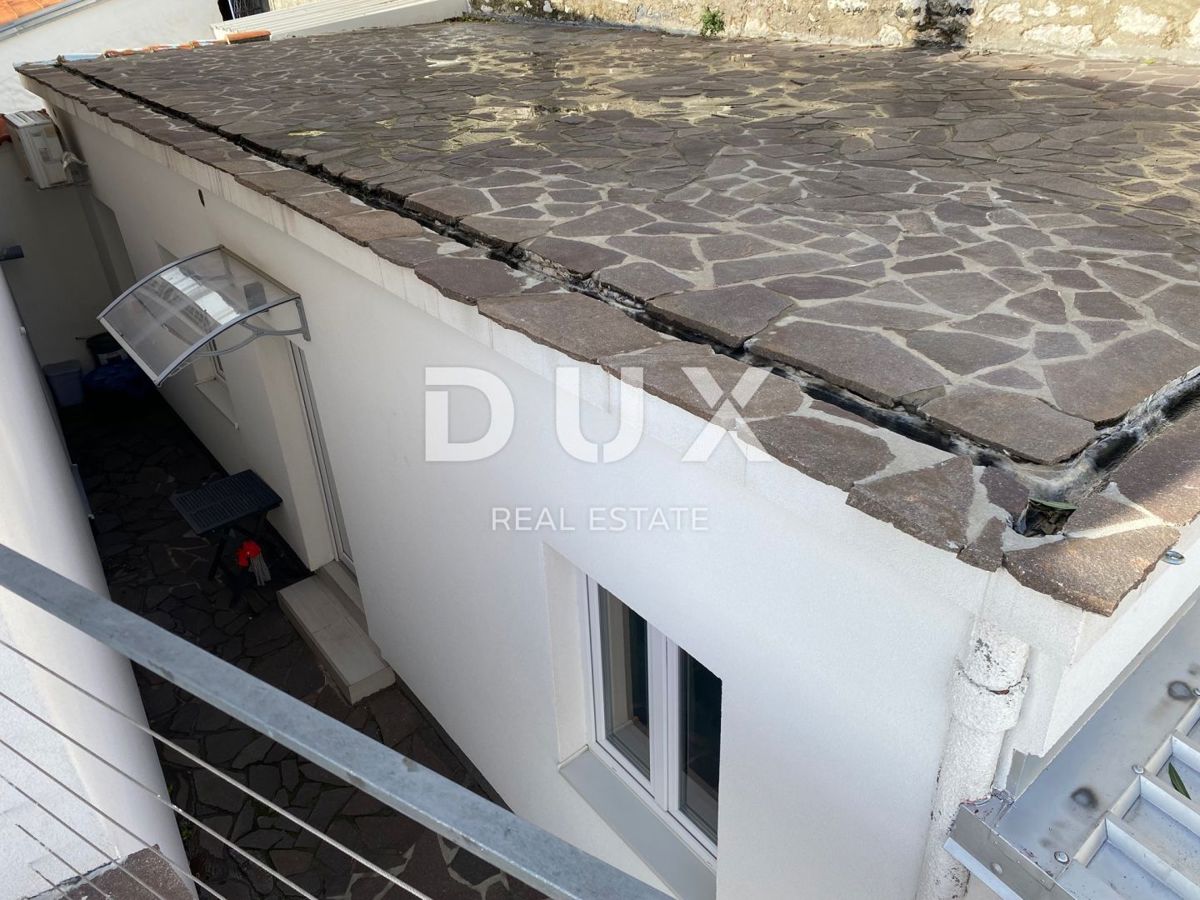 RIJEKA, KRIMEA - 2 case indipendenti con vista mare + 2 annessi + giardino! OPPORTUNITÀ!