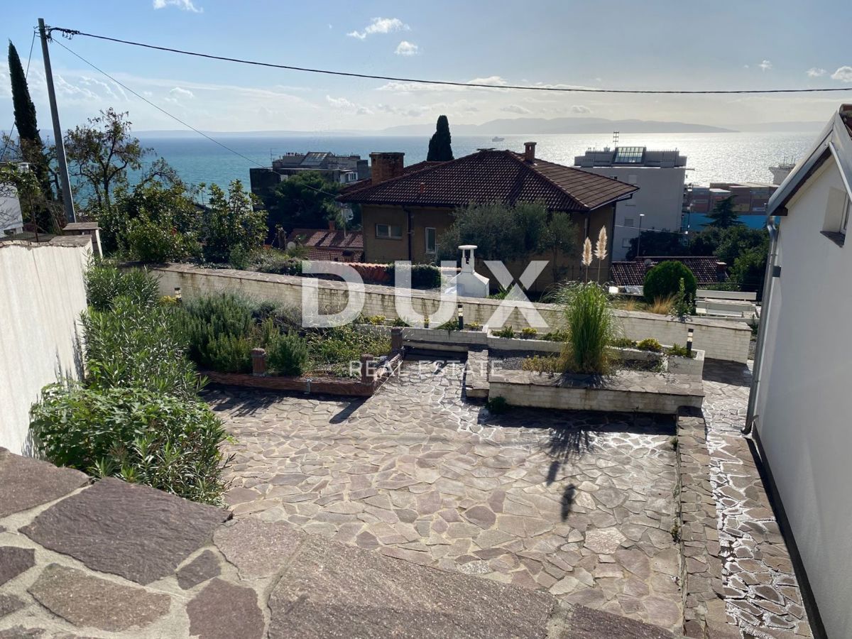 RIJEKA, KRIMEA - 2 case indipendenti con vista mare + 2 annessi + giardino! OPPORTUNITÀ!