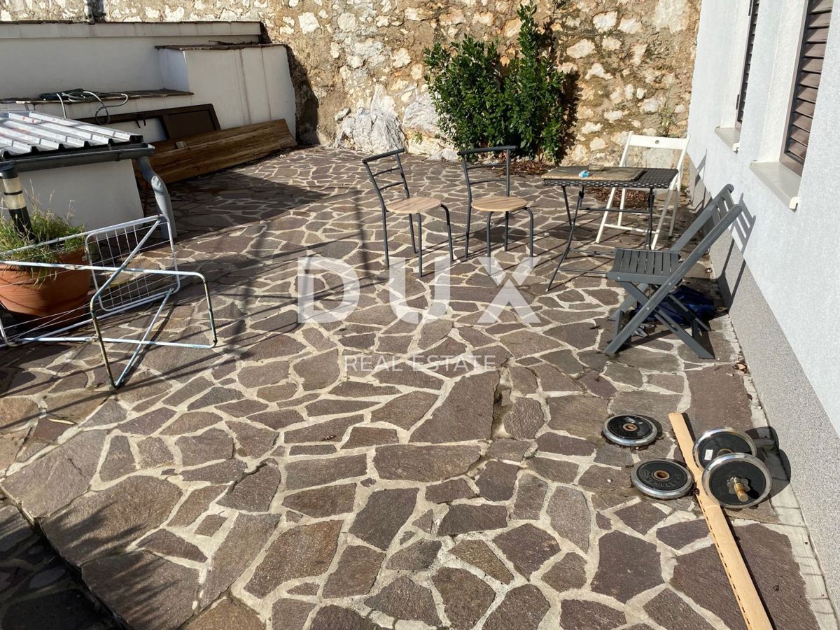 RIJEKA, KRIMEA - 2 case indipendenti con vista mare + 2 annessi + giardino! OPPORTUNITÀ!