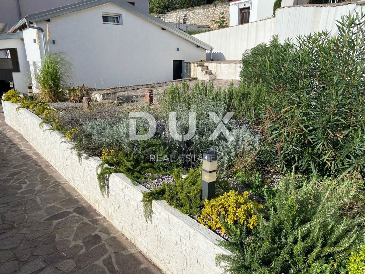 RIJEKA, KRIMEA - 2 case indipendenti con vista mare + 2 annessi + giardino! OPPORTUNITÀ!