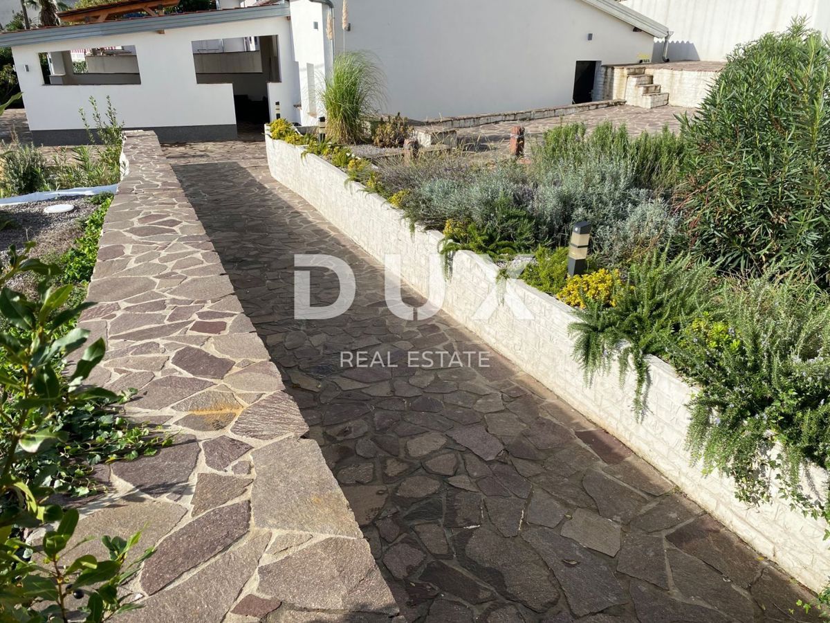 RIJEKA, KRIMEA - 2 case indipendenti con vista mare + 2 annessi + giardino! OPPORTUNITÀ!