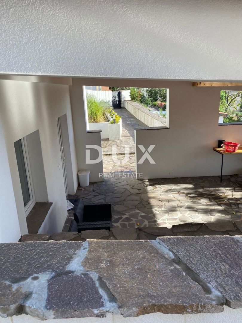 RIJEKA, KRIMEA - 2 case indipendenti con vista mare + 2 annessi + giardino! OPPORTUNITÀ!