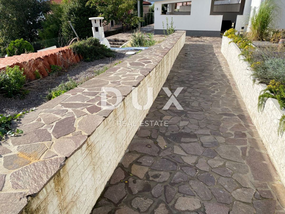 RIJEKA, KRIMEA - 2 case indipendenti con vista mare + 2 annessi + giardino! OPPORTUNITÀ!