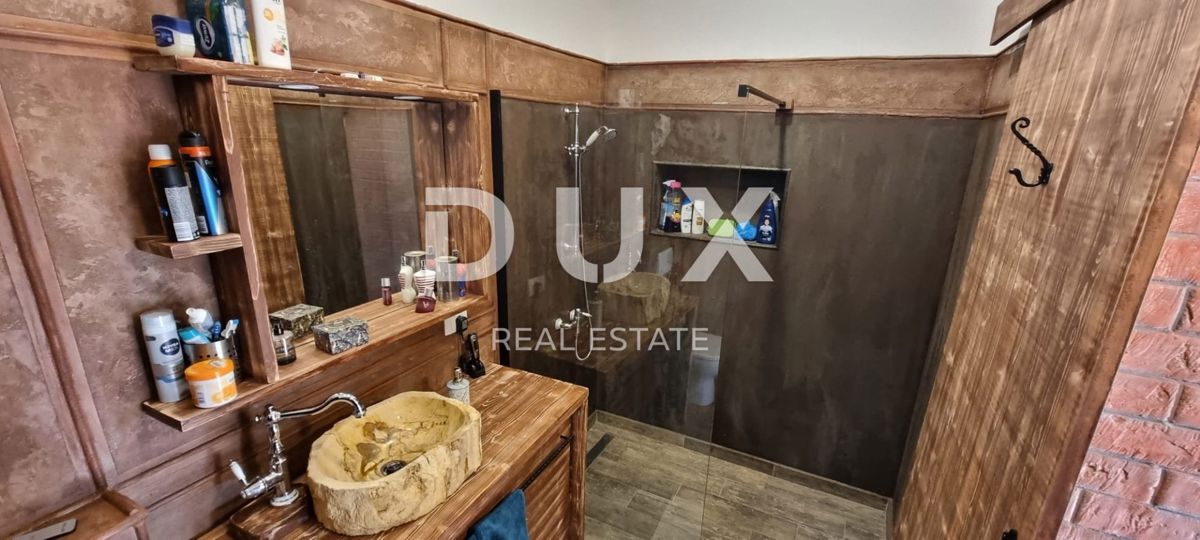 RIJEKA, KRIMEA - 2 case indipendenti con vista mare + 2 annessi + giardino! OPPORTUNITÀ!