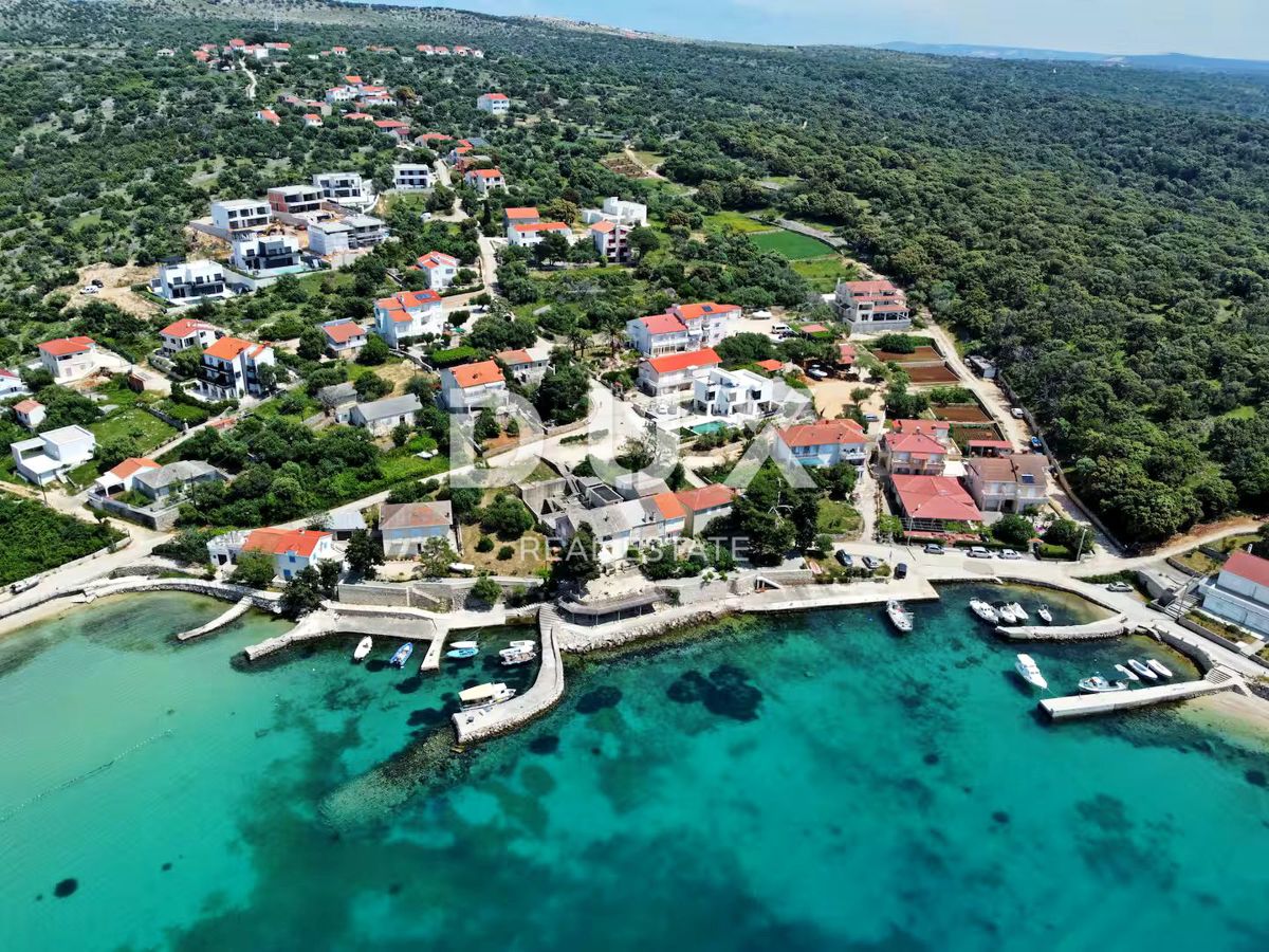 DALMAZIA, ISOLA DI PAG - Casa di architettura moderna con piscina a 50 metri dal mare