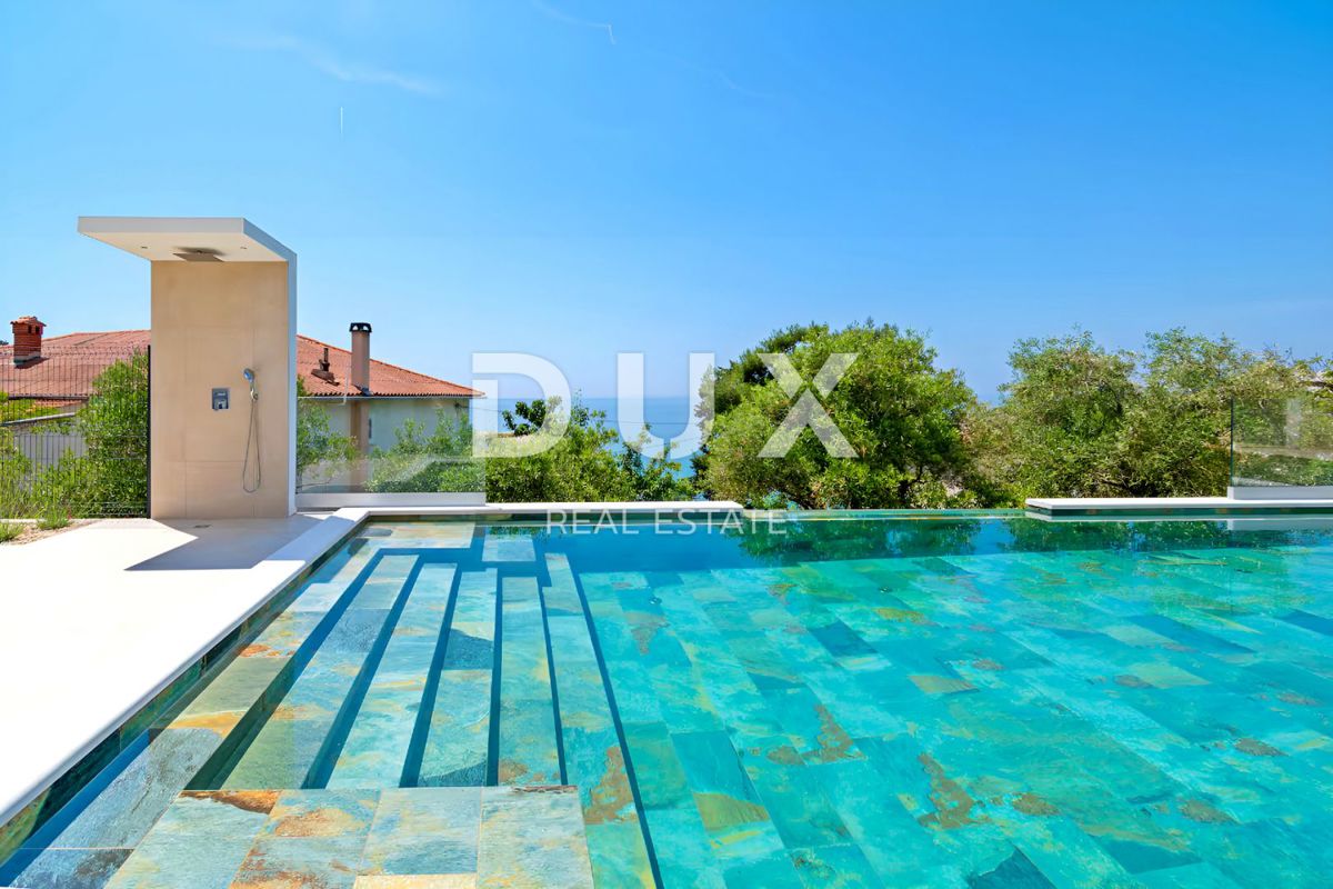 DALMAZIA, ISOLA DI PAG - Casa di architettura moderna con piscina a 50 metri dal mare