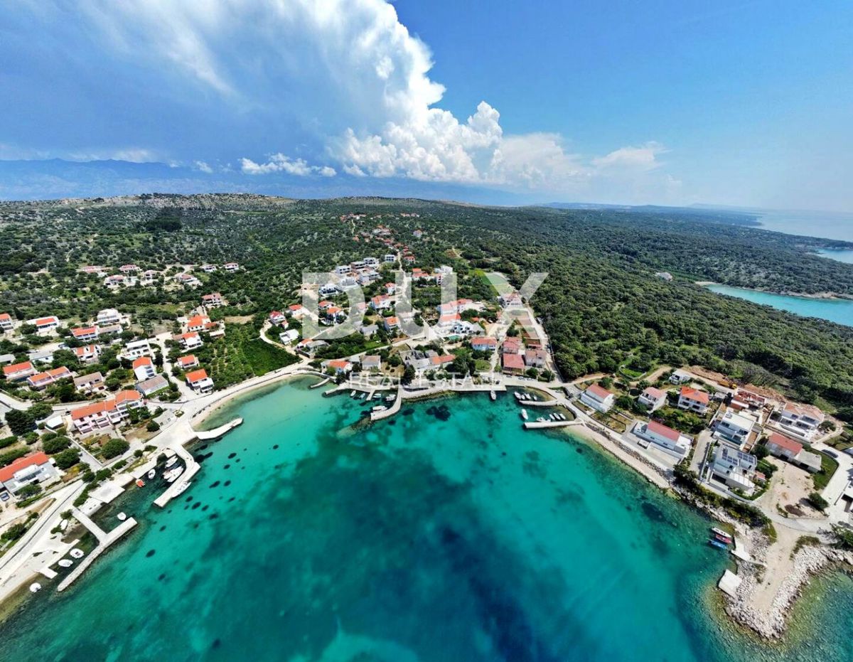 DALMAZIA, ISOLA DI PAG - Casa di architettura moderna con piscina a 50 metri dal mare