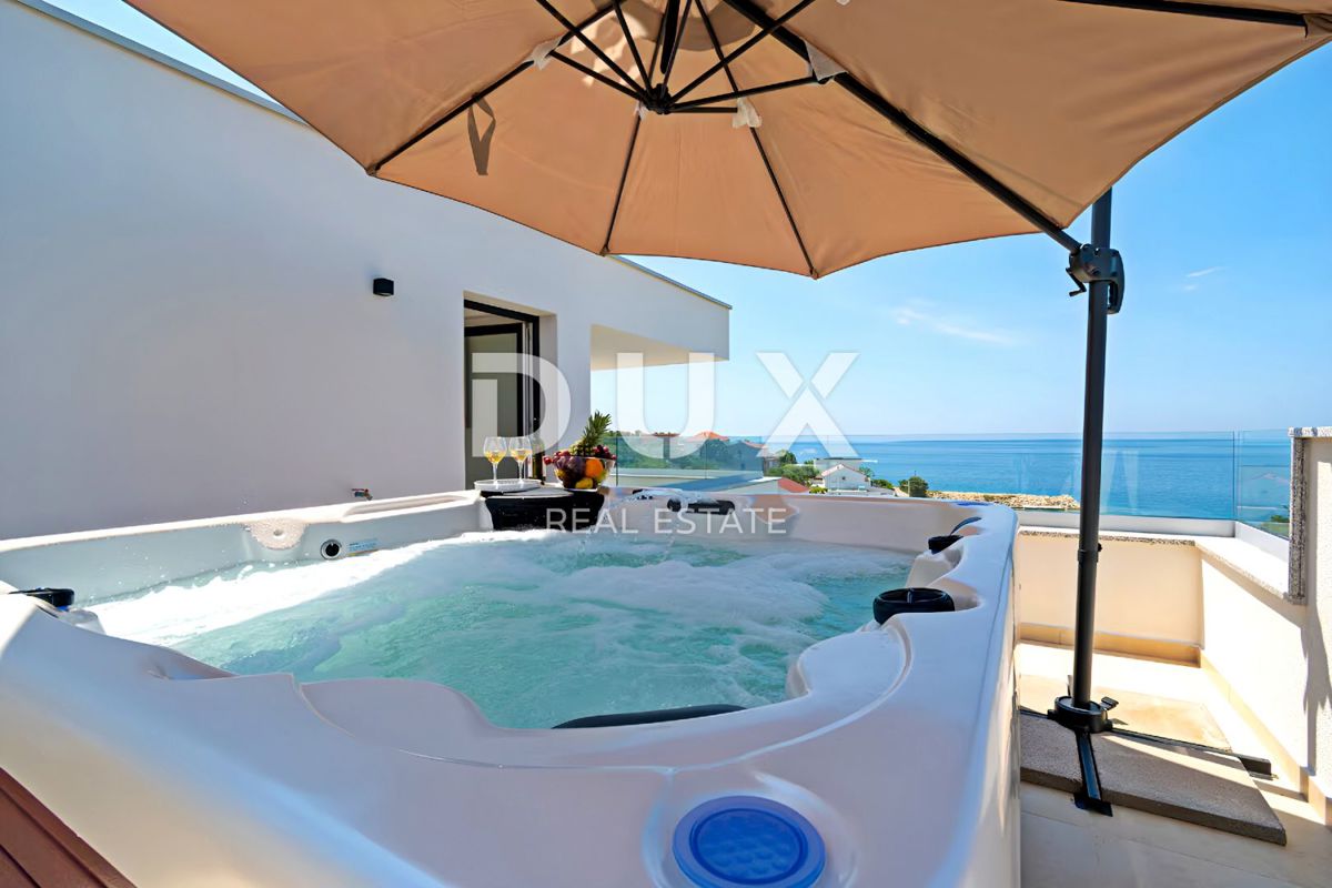 DALMAZIA, ISOLA DI PAG - Casa di architettura moderna con piscina a 50 metri dal mare
