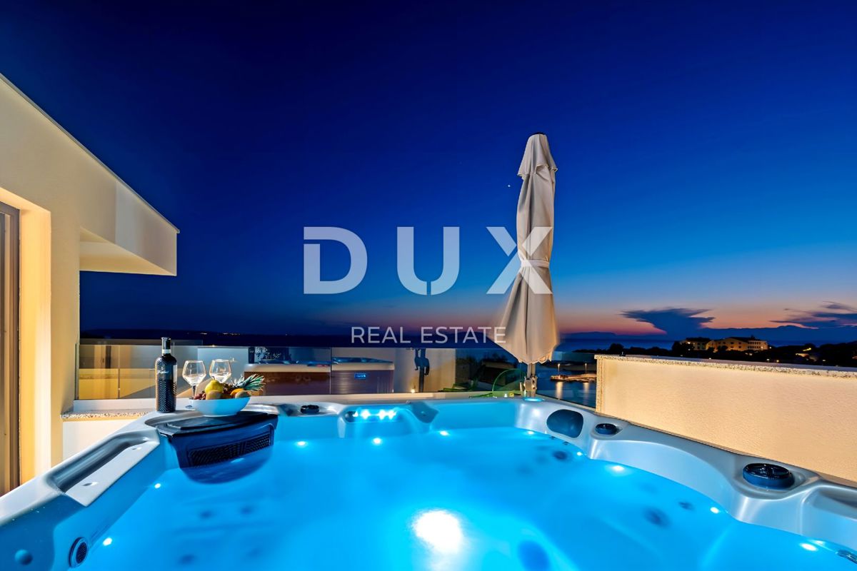 DALMAZIA, ISOLA DI PAG - Casa di architettura moderna con piscina a 50 metri dal mare