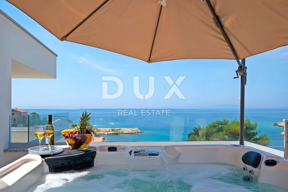 DALMAZIA, ISOLA DI PAG - Casa di architettura moderna con piscina a 50 metri dal mare