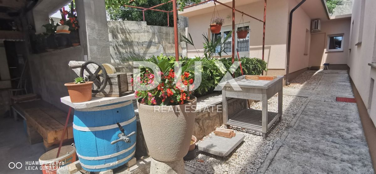 NOVI VINODOLSKI - Casa con giardino imponente a soli 150 metri dal mare