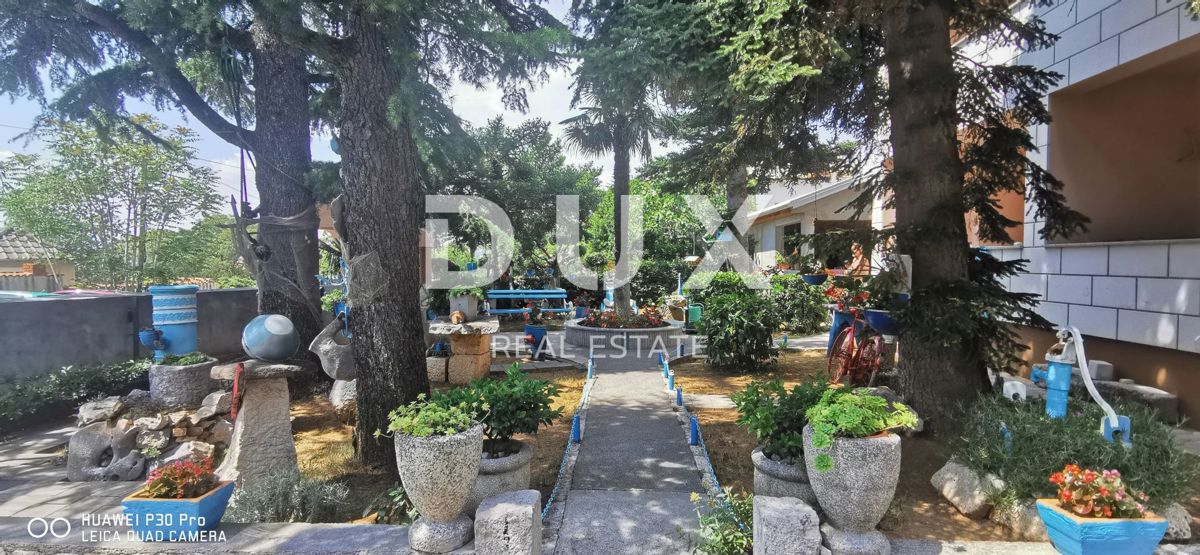NOVI VINODOLSKI - Casa con giardino imponente a soli 150 metri dal mare