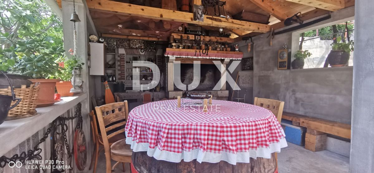 NOVI VINODOLSKI - Casa con giardino imponente a soli 150 metri dal mare