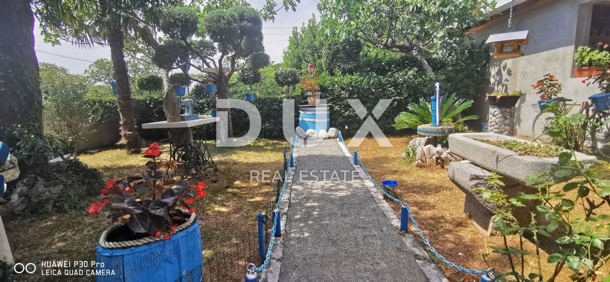 NOVI VINODOLSKI - Casa con giardino imponente a soli 150 metri dal mare