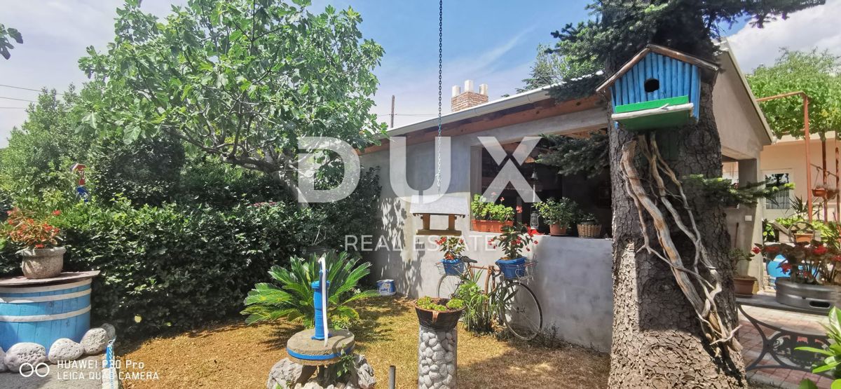 NOVI VINODOLSKI - Casa con giardino imponente a soli 150 metri dal mare