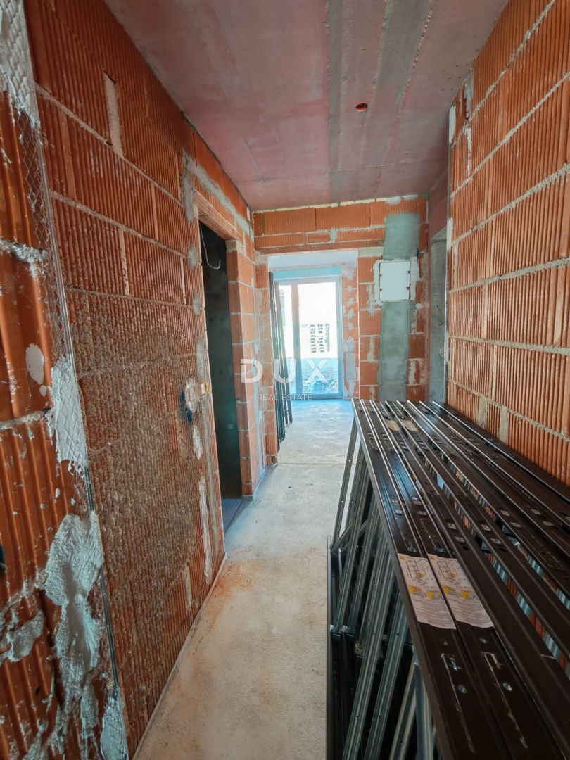 ISTRIA, MEDULIN - Nuovo edificio con ampio giardino