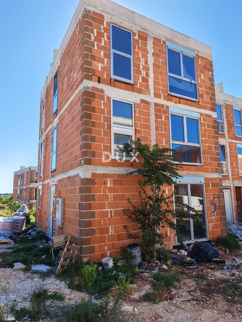 ISTRIA, MEDULIN - Nuovo edificio con ampio giardino