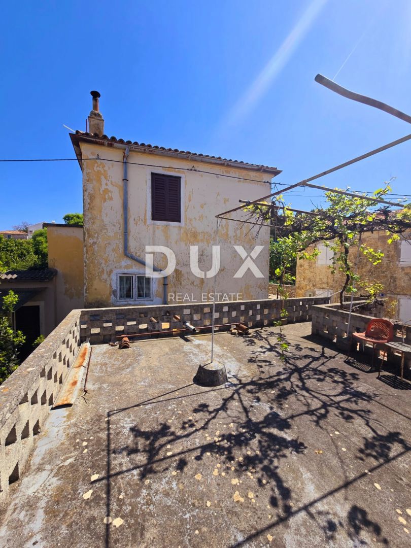 MALI LOŠINJ - centro, casa 140 m2 + superficie 80m2