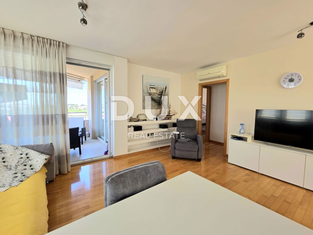 ISTRIA, POLA - Appartamento familiare arredato con 1 camera da letto e soggiorno, situato vicino alle spiagge e alla città con piscina privata