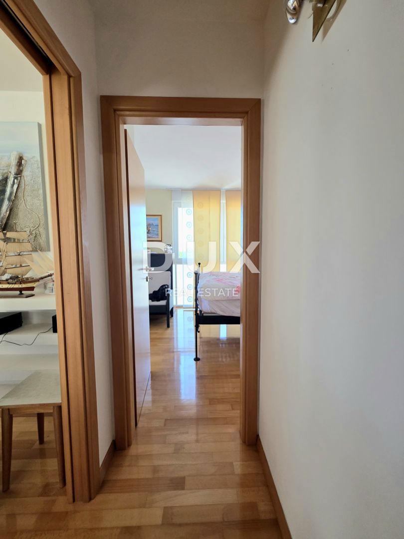 ISTRIA, POLA - Appartamento familiare arredato con 1 camera da letto e soggiorno, situato vicino alle spiagge e alla città con piscina privata
