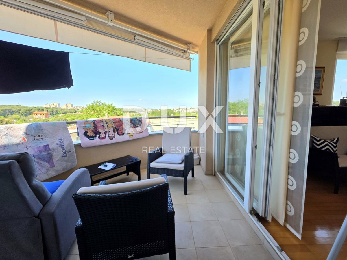 ISTRIA, POLA - Appartamento familiare arredato con 1 camera da letto e soggiorno, situato vicino alle spiagge e alla città con piscina privata