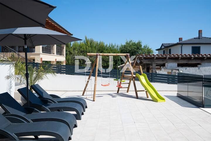 ISTRIA, POMER - Villa moderna con vista panoramica unica sul mare