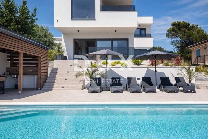 ISTRIA, POMER - Villa moderna con vista panoramica unica sul mare