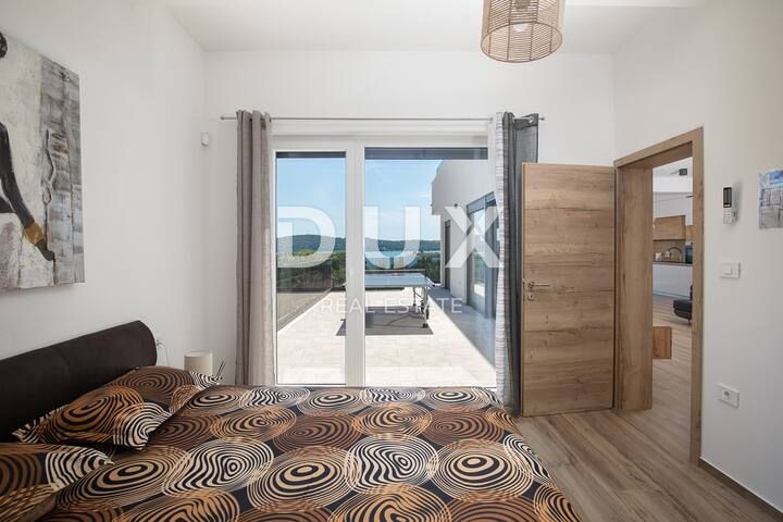 ISTRIA, POMER - Villa moderna con vista panoramica unica sul mare