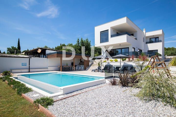 ISTRIA, POMER - Villa moderna con vista panoramica unica sul mare