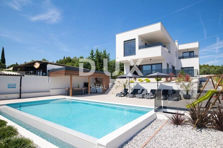 ISTRIA, POMER - Villa moderna con vista panoramica unica sul mare
