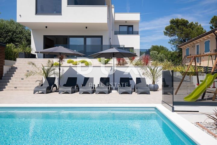 ISTRIA, POMER - Villa moderna con vista panoramica unica sul mare