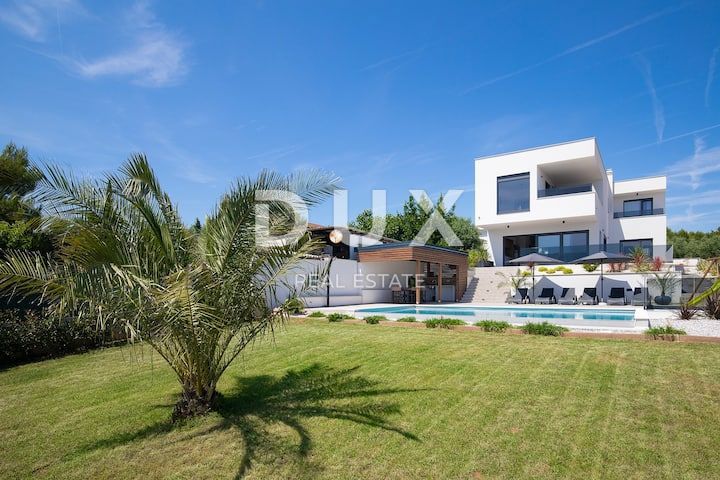 ISTRIA, POMER - Villa moderna con vista panoramica unica sul mare