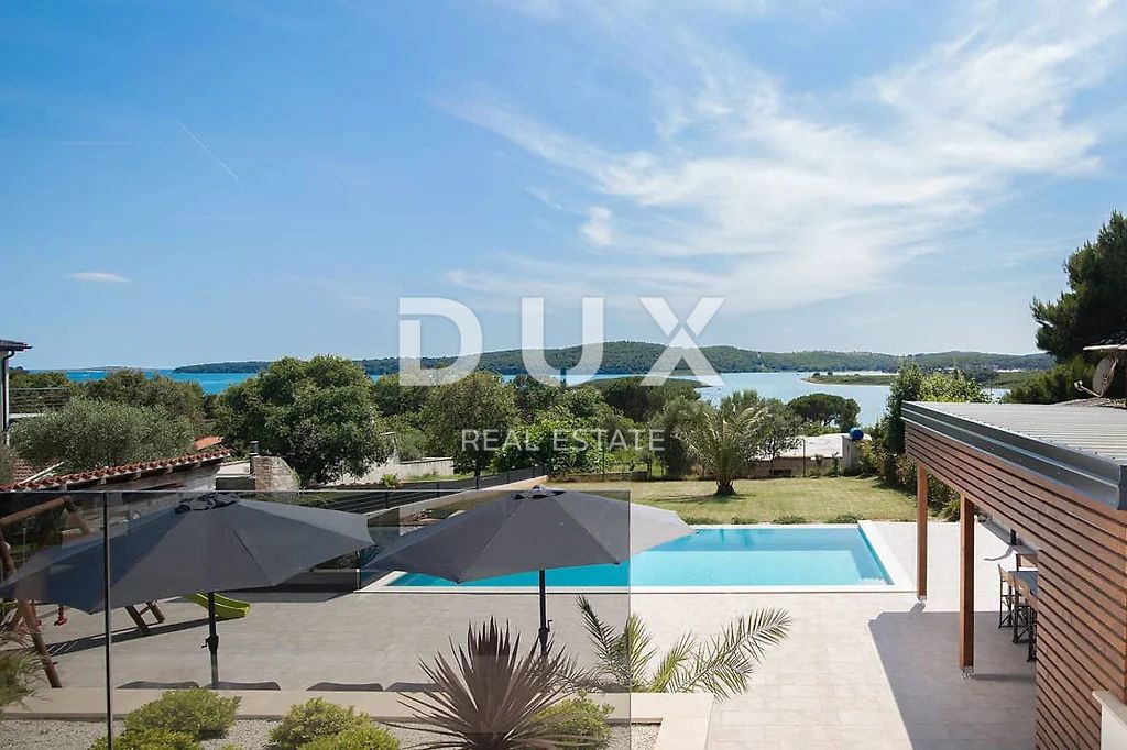 ISTRIA, POMER - Villa moderna con vista panoramica unica sul mare