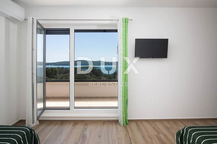 ISTRIA, POMER - Villa moderna con vista panoramica unica sul mare
