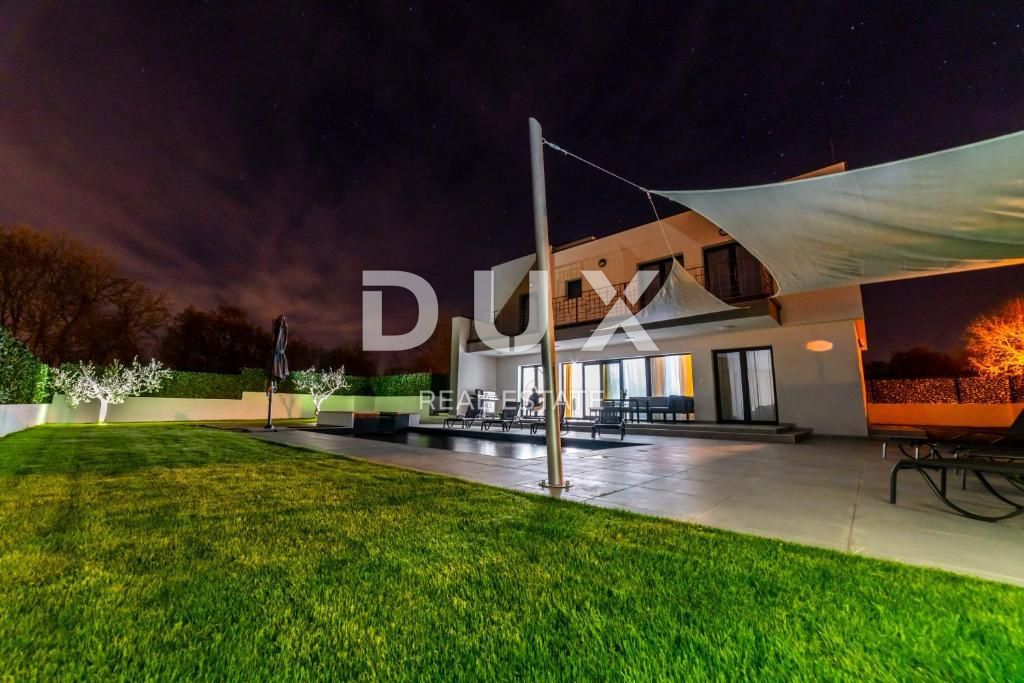 ISTRIA, PARENZO - Villa moderna con piscina