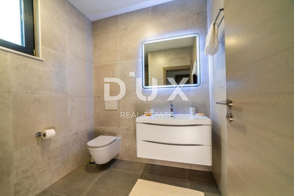 ISTRIA, PARENZO - Villa moderna con piscina