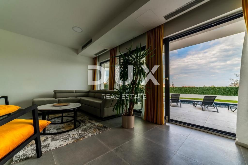 ISTRIA, PARENZO - Villa moderna con piscina
