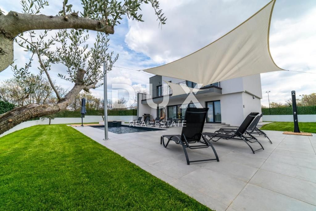 ISTRIA, PARENZO - Villa moderna con piscina