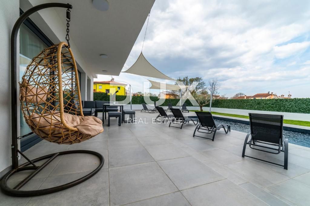 ISTRIA, PARENZO - Villa moderna con piscina