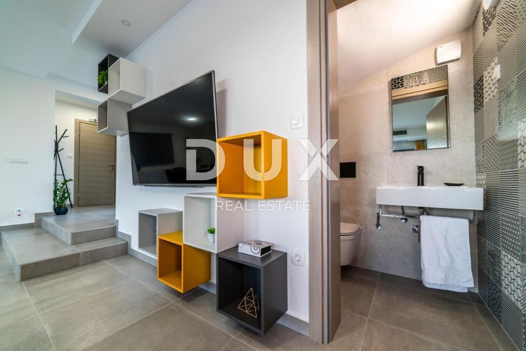 ISTRIA, PARENZO - Villa moderna con piscina