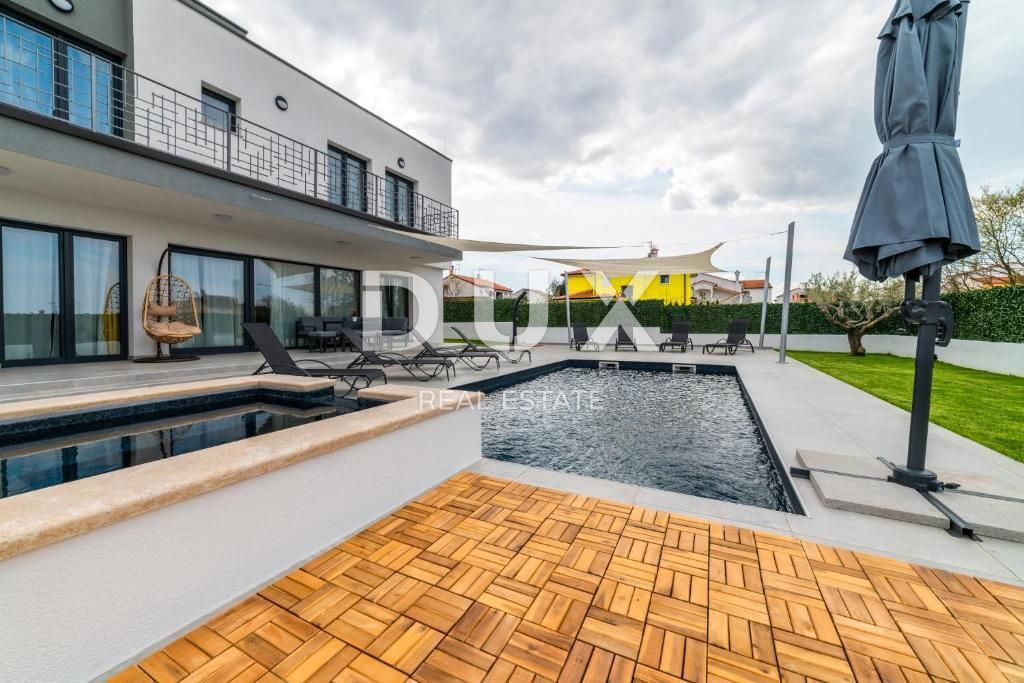 ISTRIA, PARENZO - Villa moderna con piscina