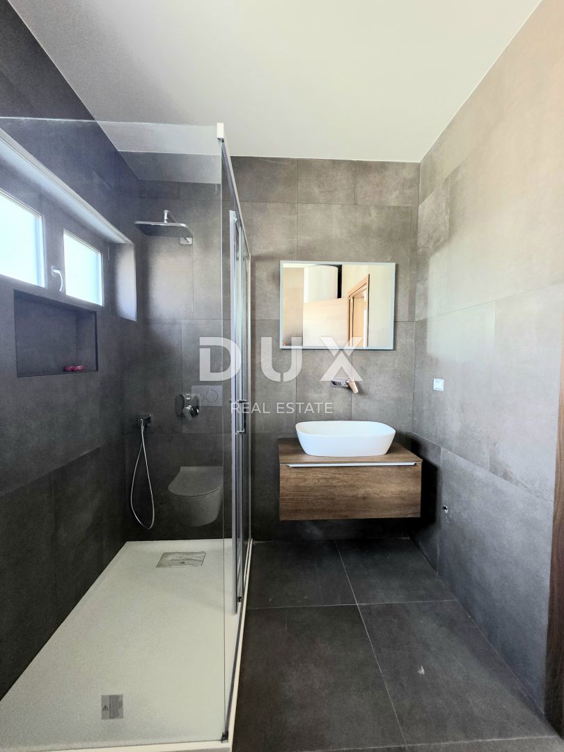 ISTRIA, ŠTINJAN - Una combinazione perfetta di lusso e comfort, appartamento 2SS+DB con garage privato a soli 500 metri da spiagge ben curate e lunghe passeggiate in riva al mare