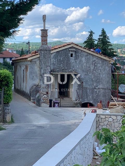 ABBAZIA, POBRI - Villa del 1886 con oggetti d'antiquariato in pietra