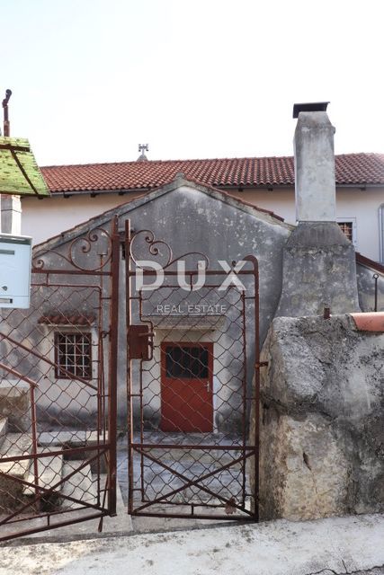 ABBAZIA, POBRI - Villa del 1886 con oggetti d'antiquariato in pietra