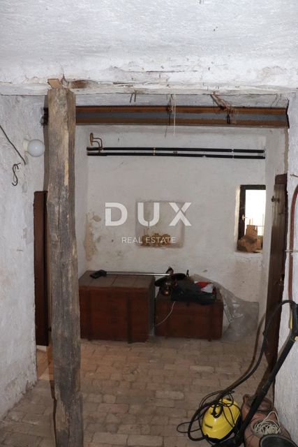 ABBAZIA, POBRI - Villa del 1886 con oggetti d'antiquariato in pietra